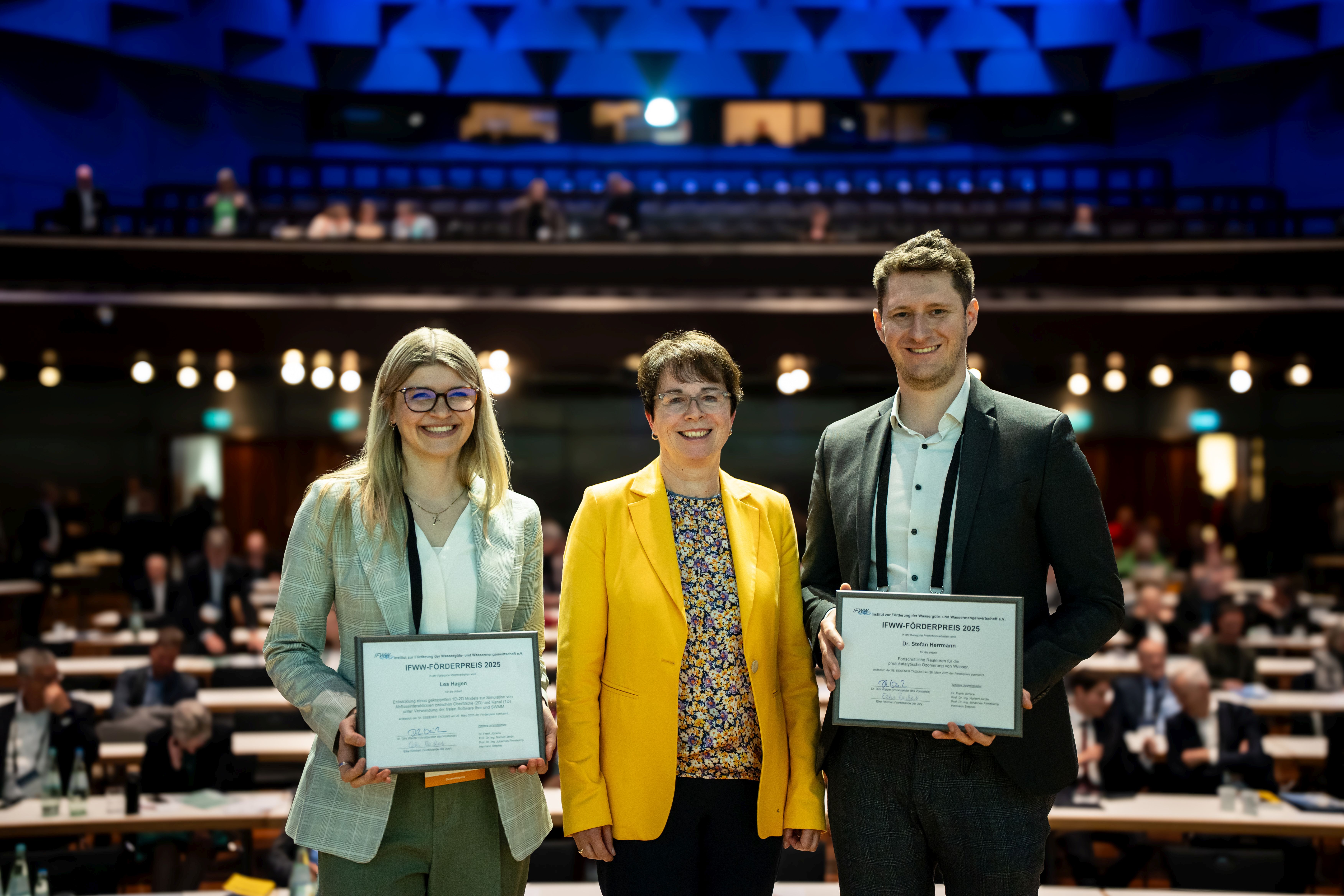 IFWW-Vorständin Ulrike Franzke mit den IFWW-Förderpreisträgern 2026 Dr. Eric Bollinger und Maik Siegel sowie IFWW-Geschäftsführer Hermann Stepkes (Foto: ©Oberhäuser)